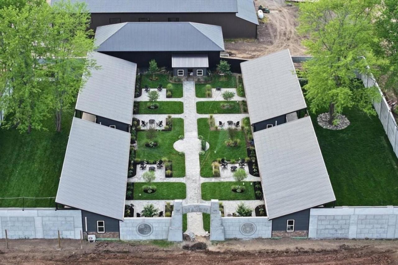 Big Cat Bungalows at The Haven - Lion 2 - B&B Canastota