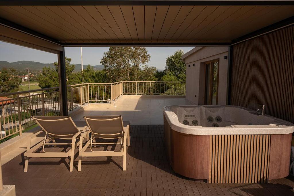Suite with Hot Tub