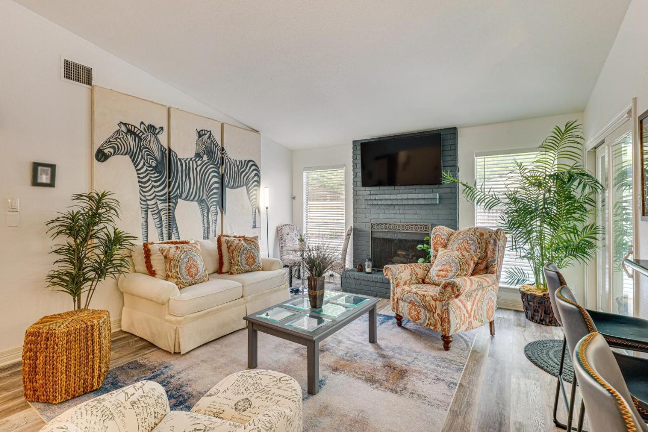 Pet-Friendly Spring Home with Private Pool and Hot Tub - Ferienwohnung The Woodlands