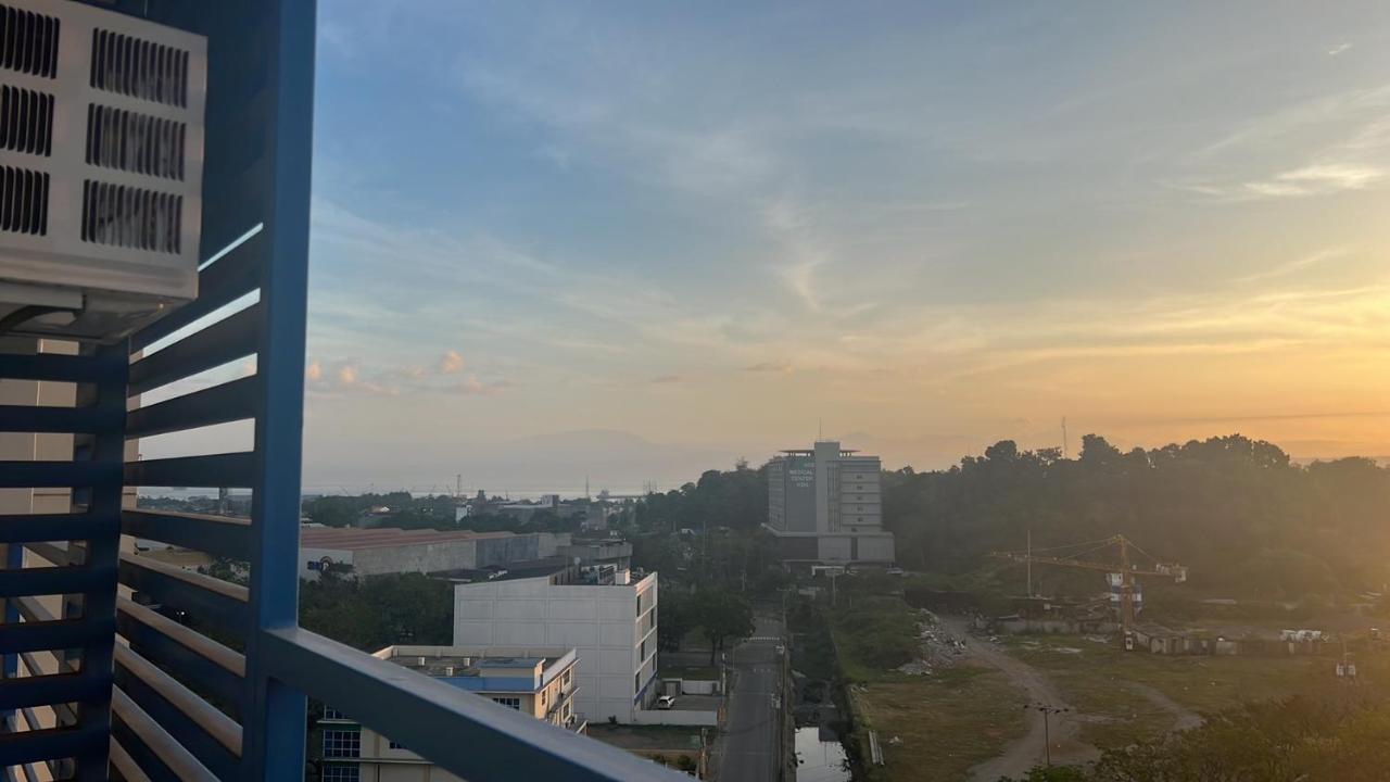 The Loop Towers by Vista residence JBJ - Bed and Breakfast
