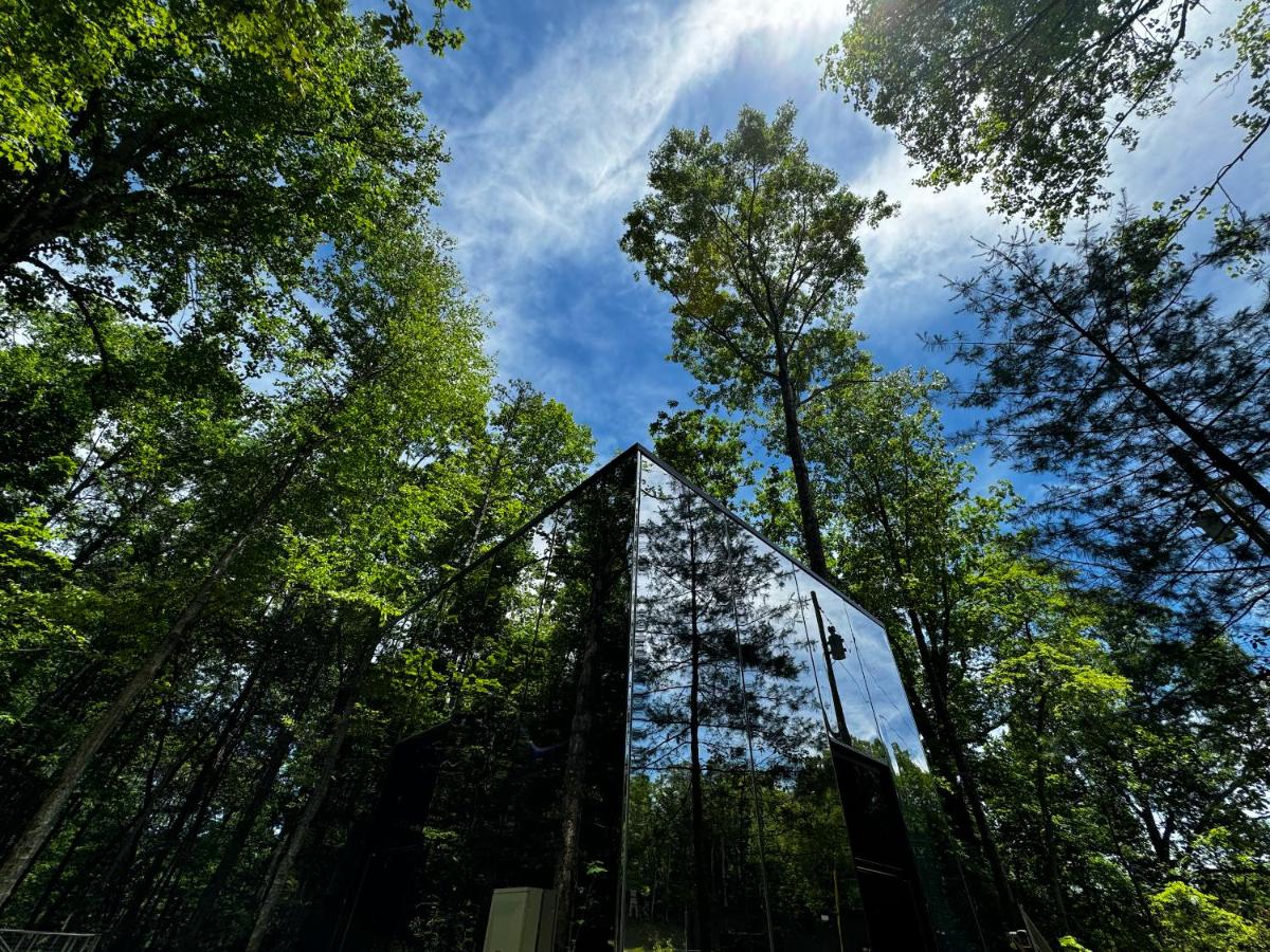 Couples Mirror Cabin- Reflections at Valley Bear Farms Resort - B&B Balsam Grove