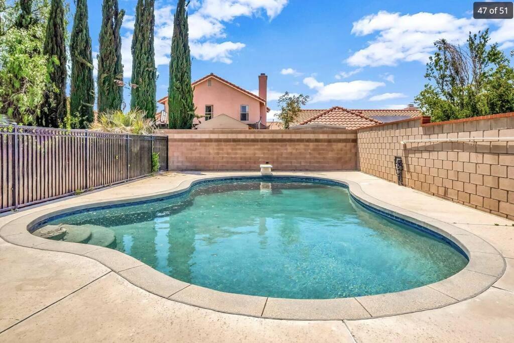 Spacious 4BR Escape, Pool, Fireplace, Privacy, & ensuite bathrooms - B&B