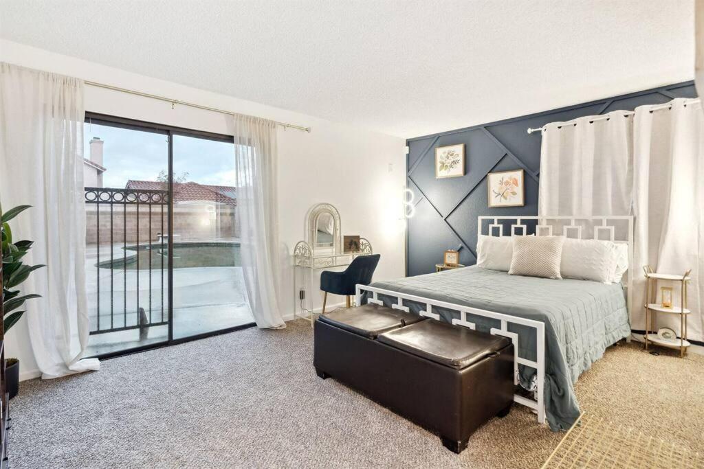 Spacious 4BR Escape, Pool, Fireplace, Privacy, & ensuite bathrooms - B&B
