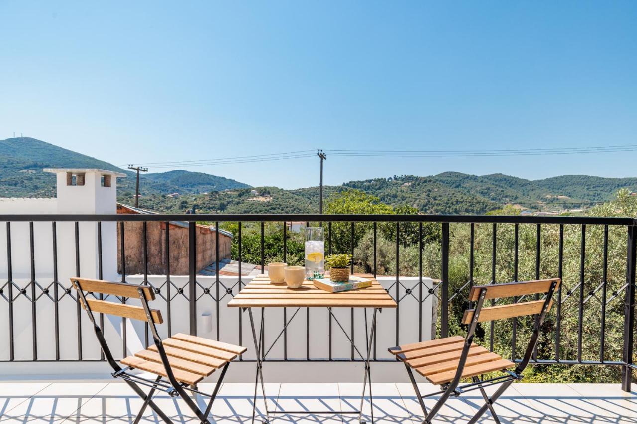 Theros Holiday Home - Ferienwohnung