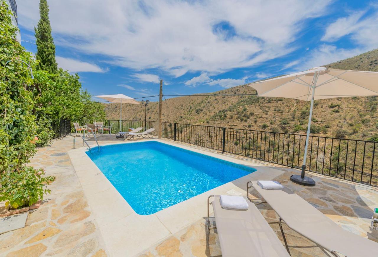 Deluxe One-Bedroom House with Hot Tub