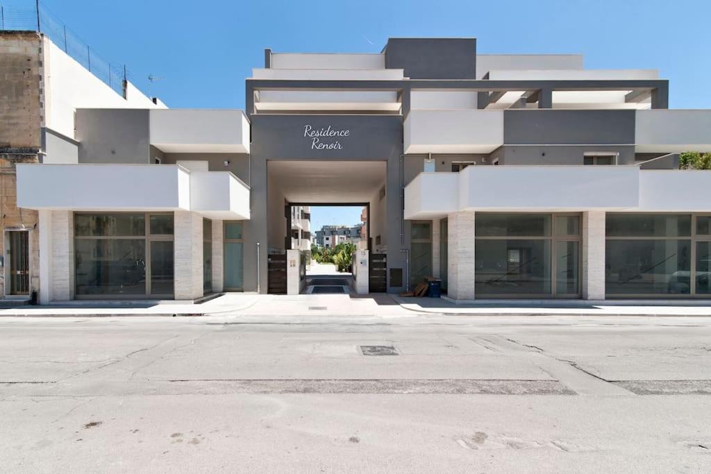 Renoir Apartment & Parking - Lecce Selection - B&B Lecce