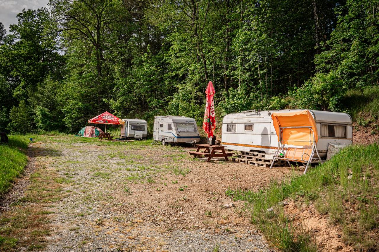 Karavan 3 v areálu Koupaliště Bystré v Orlických horách - B&B
