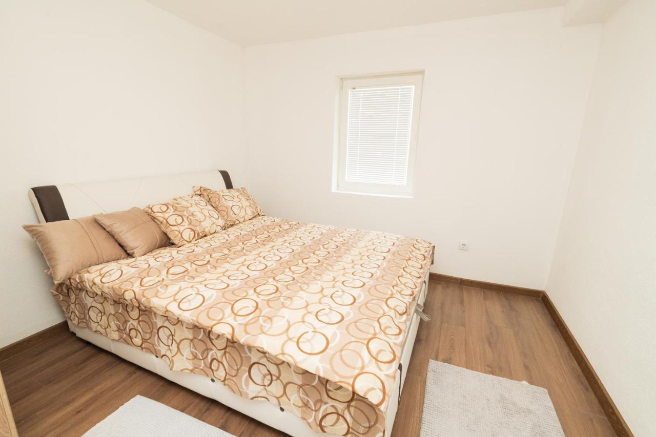 Elvis Apartments - B&B Plav