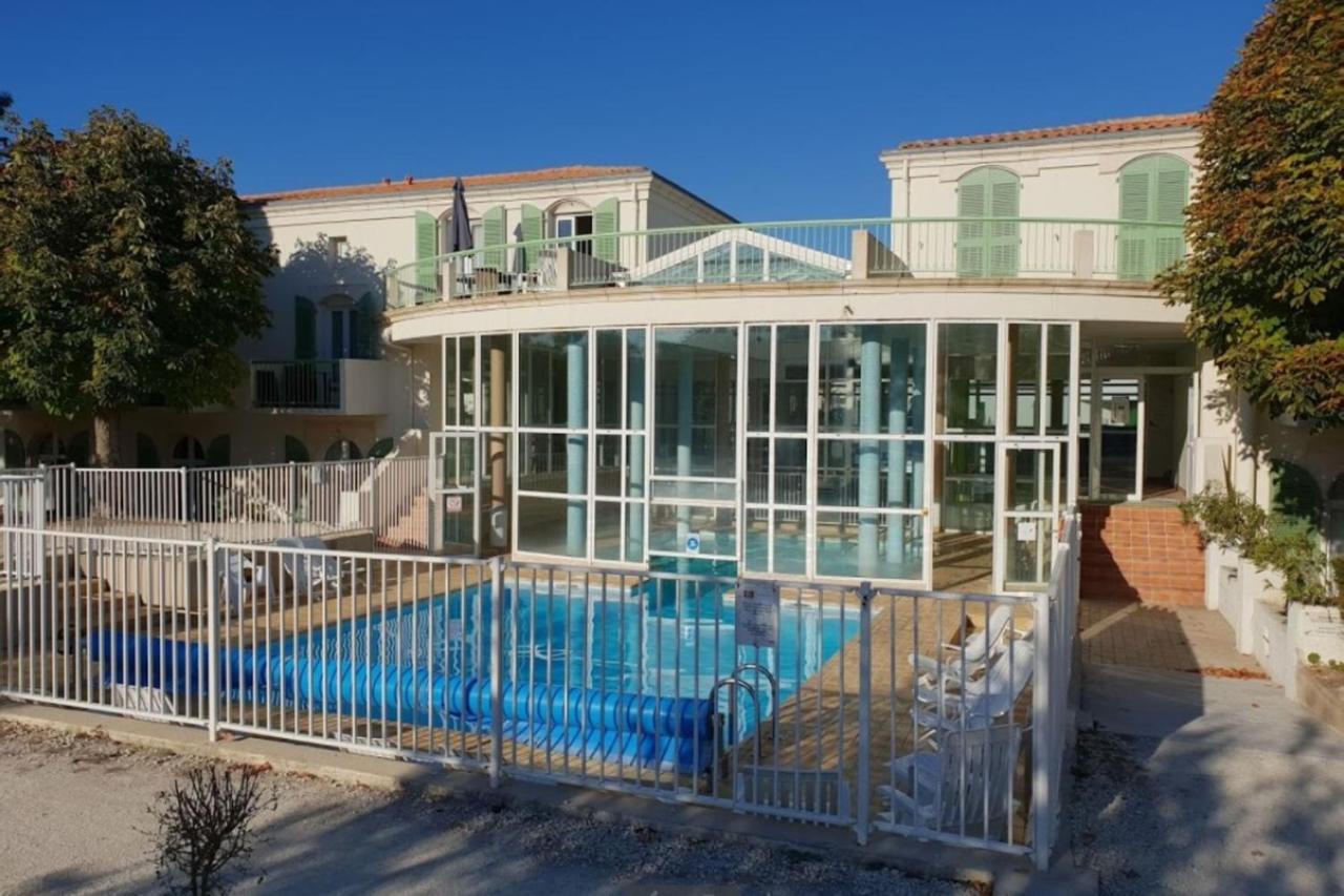 Apt 4 residence in the heart of St-Martin with swimming pool and parking - Chambres d'hôtes Saint-Martin-de-Ré