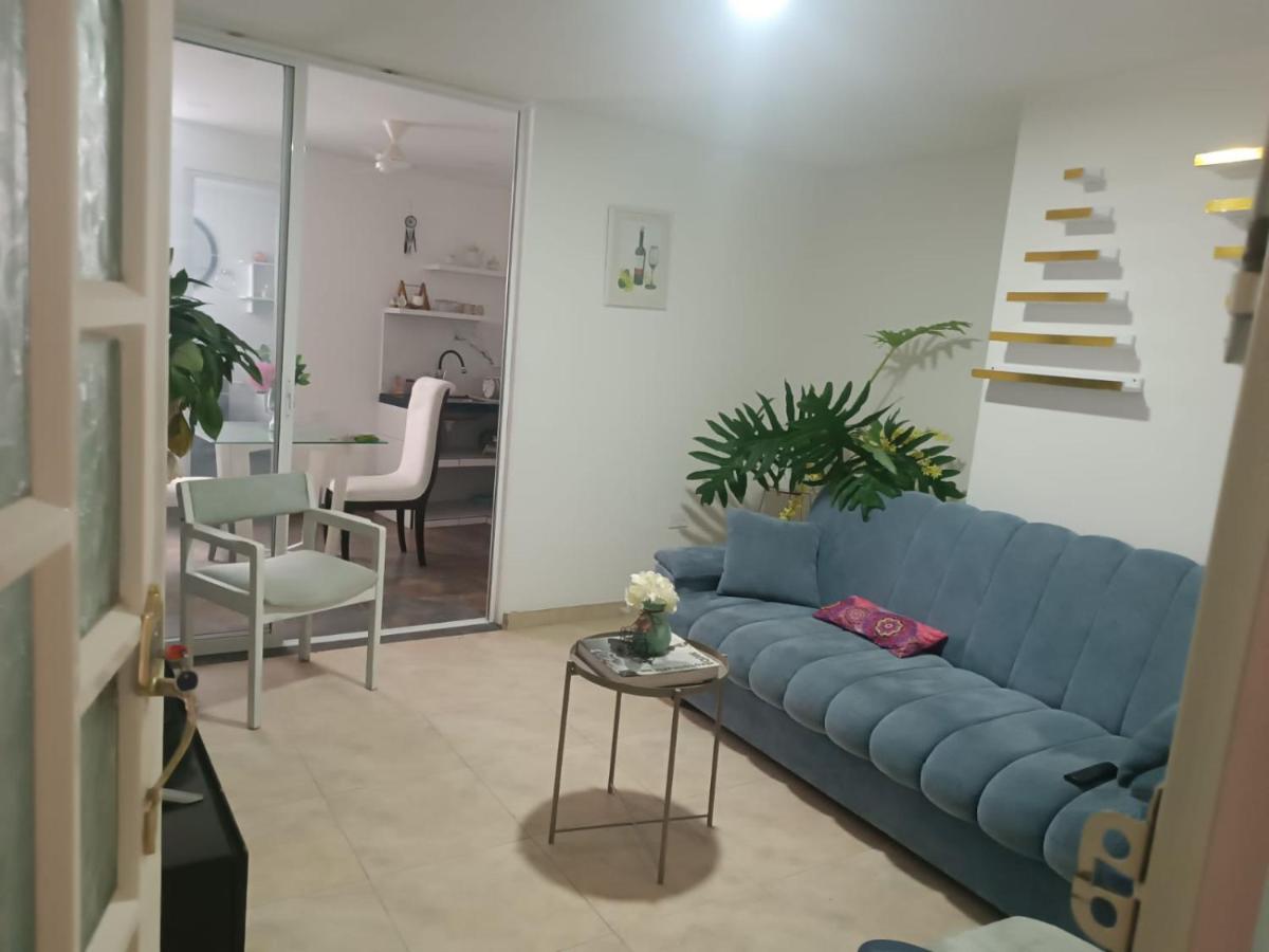 Apartahotel Acuña - Bed and Breakfast