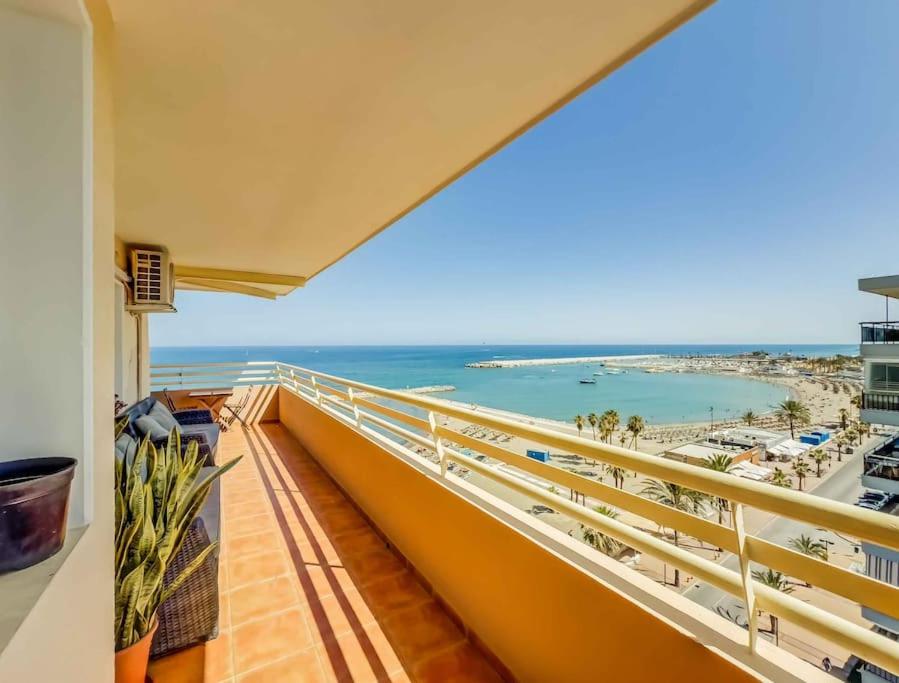 113 - Beachfront Apartment with views, Fuengirola - B&B Fuengirola
