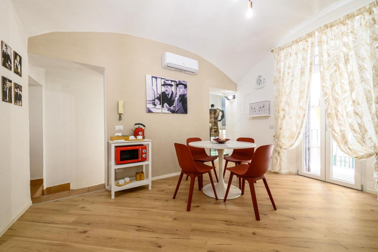 A Tazzulella - Vico Graziella 12 - B&B Napoli