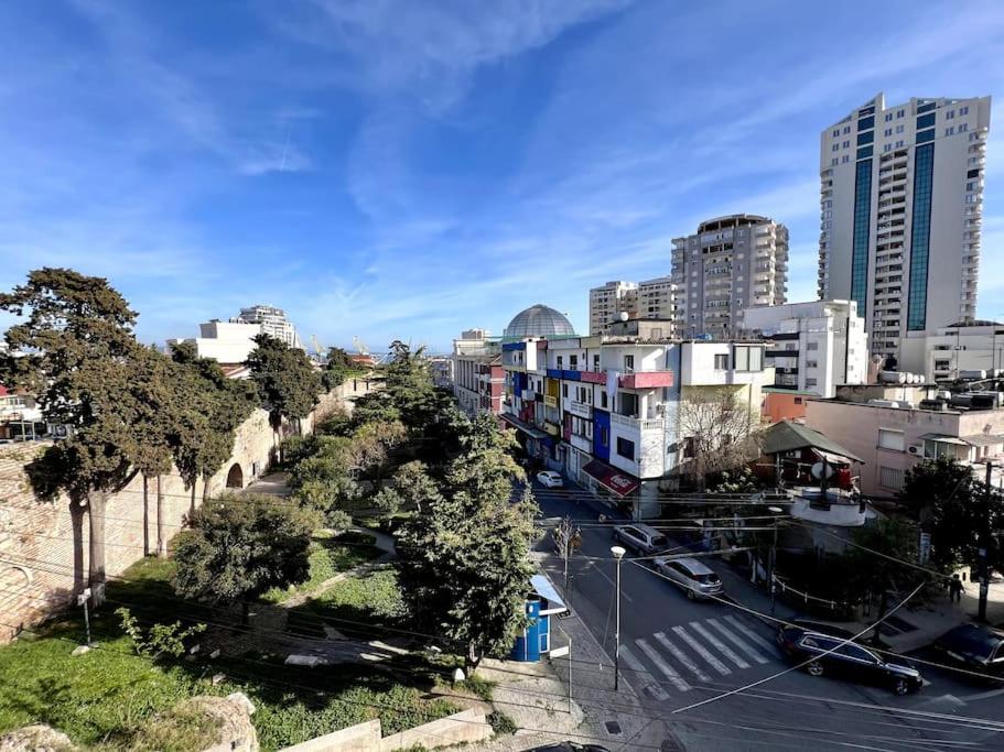Top Location Apartment in Durres - B&B