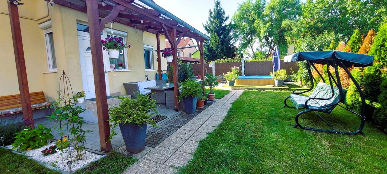 Jókai Vendégház - B&B