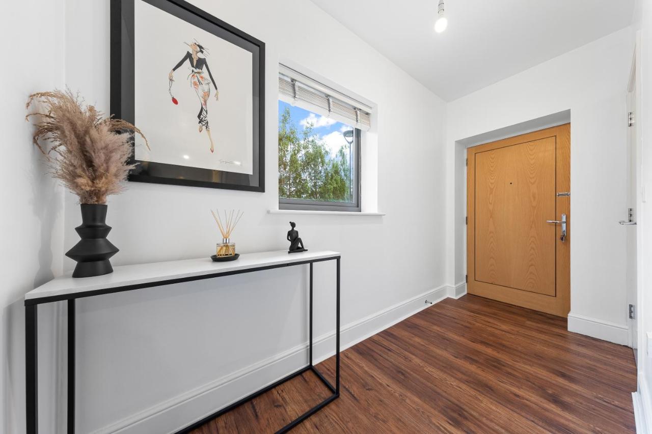 Modern 2 Bedroom Apartment in Uxbridge London free parking - B&B London