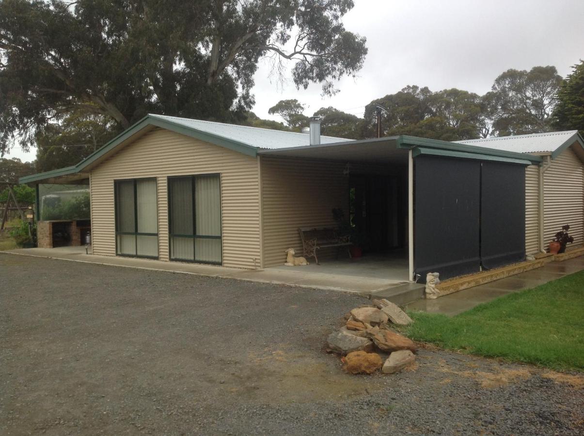 Breakaway Farmstay - Bed and Breakfast