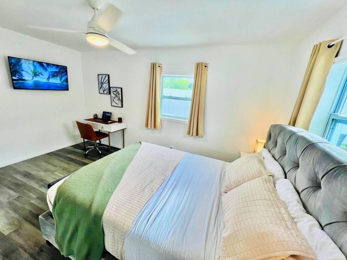 Stylish Fort Lauderdale Retreat Ideal For Work - Bed and Breakfast Fort Lauderdale
