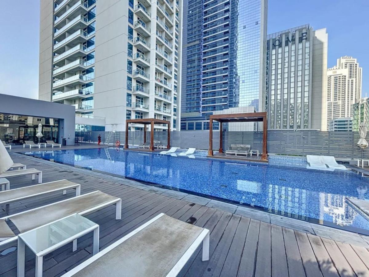 Vacationer Holiday Homes I Gorgeous Studio with City Skyline View I Prime Location in Marina - Chambres d'hôtes Dubaï