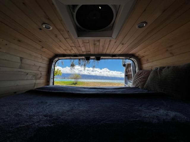 CampCar Maui Jeeps SUVs Hybrid Camper van Rentals with equipment and Travel Advice - B&B