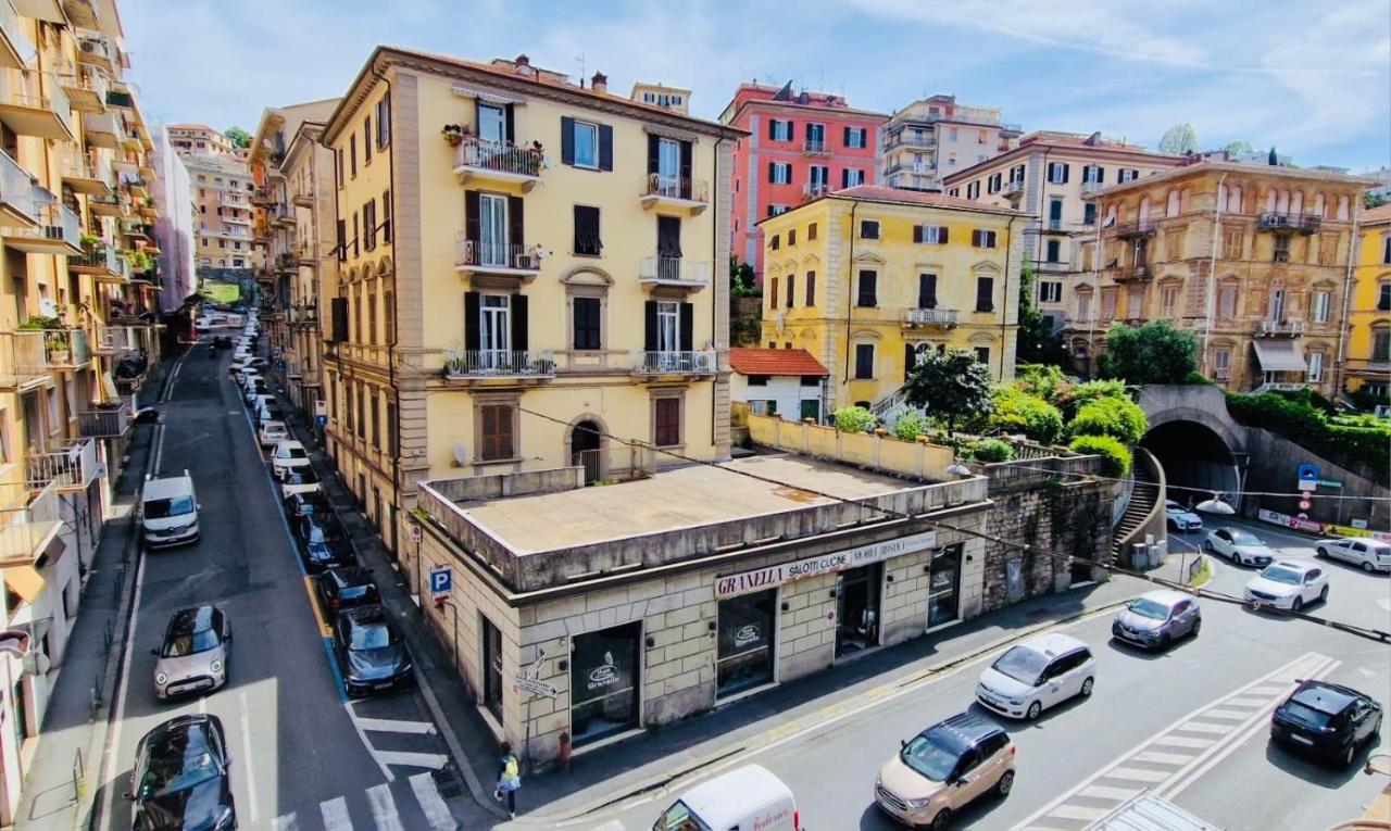 La Casa di Geo Stazione Centrale La Spezia 5 Terre - B&B