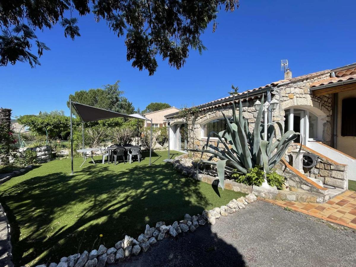 Maison climatisée avec jardin près du centre de Vallon Pont d'Arc - 6 couchages - FR-1-382-112 - Chambres d’hôtes