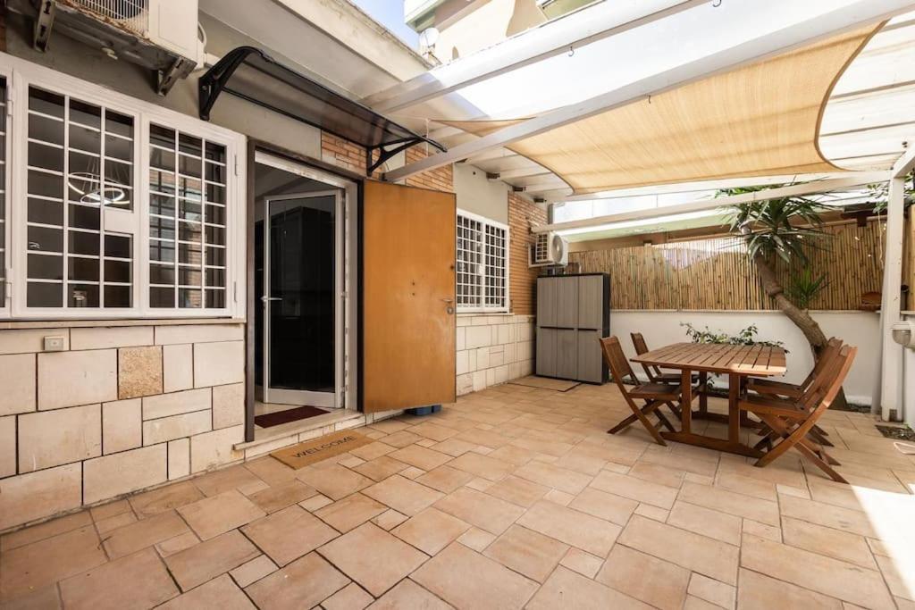 Trilocale con patio esterno - Bed and Breakfast