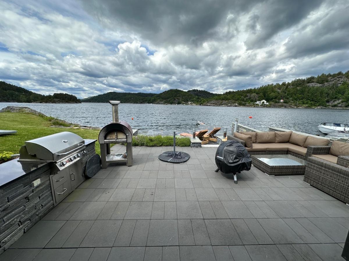 Large apartment with pier house and private beach - B&B Risør
