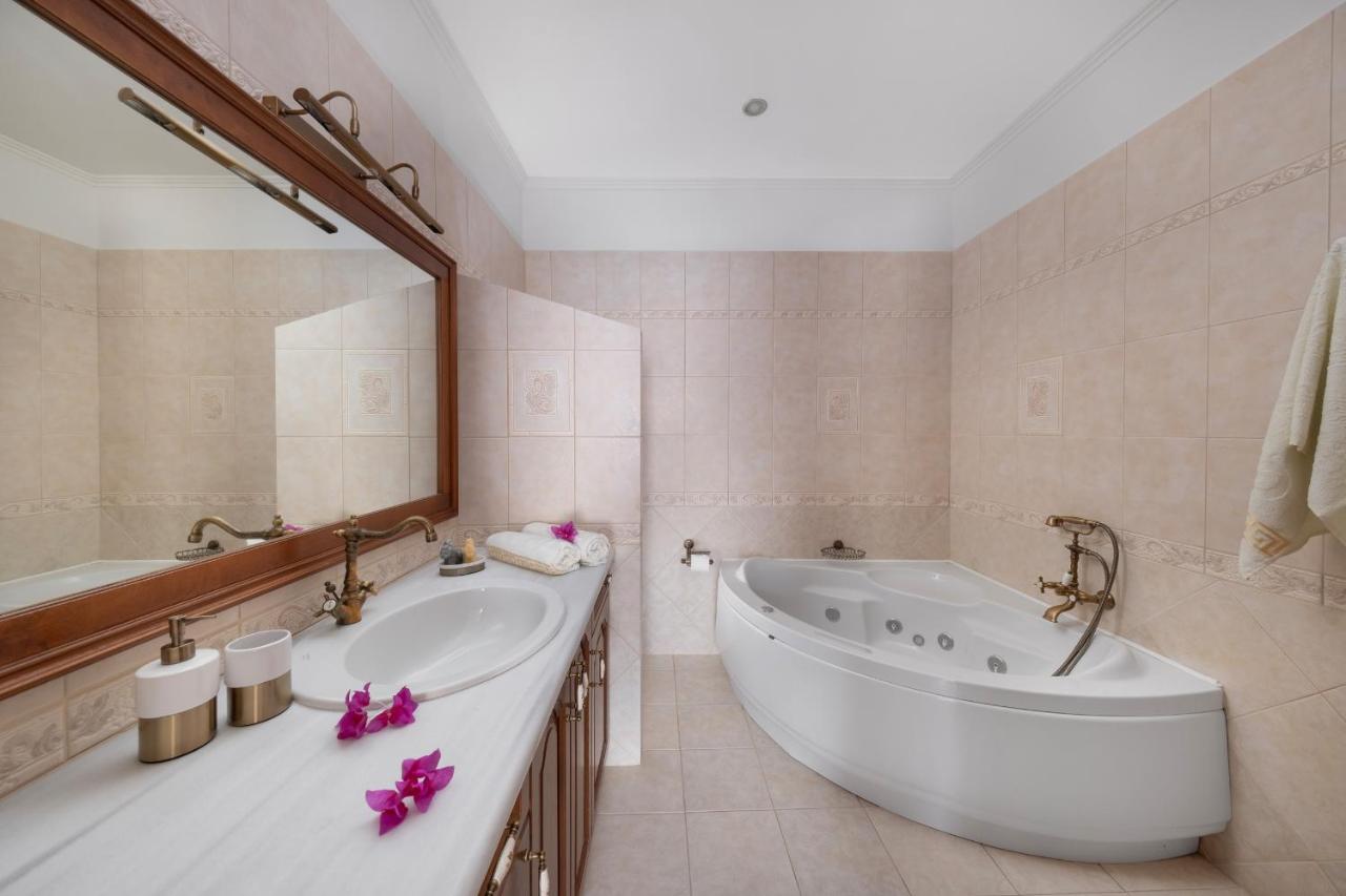 Douskos Exclusive Property - Ferienwohnung