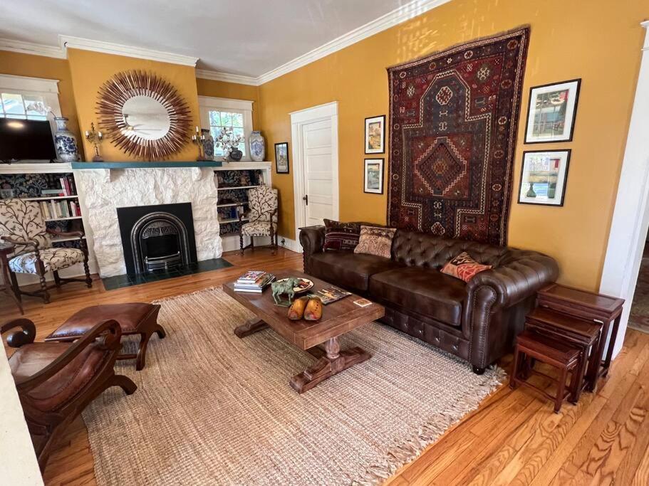 Midtown Central Gardens Bungalow - Bed and Breakfast Memphis