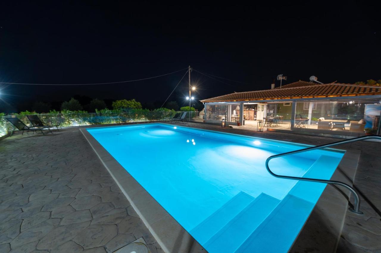 Spedion Villa - Near to sea villas with heated swimming pool - B&B