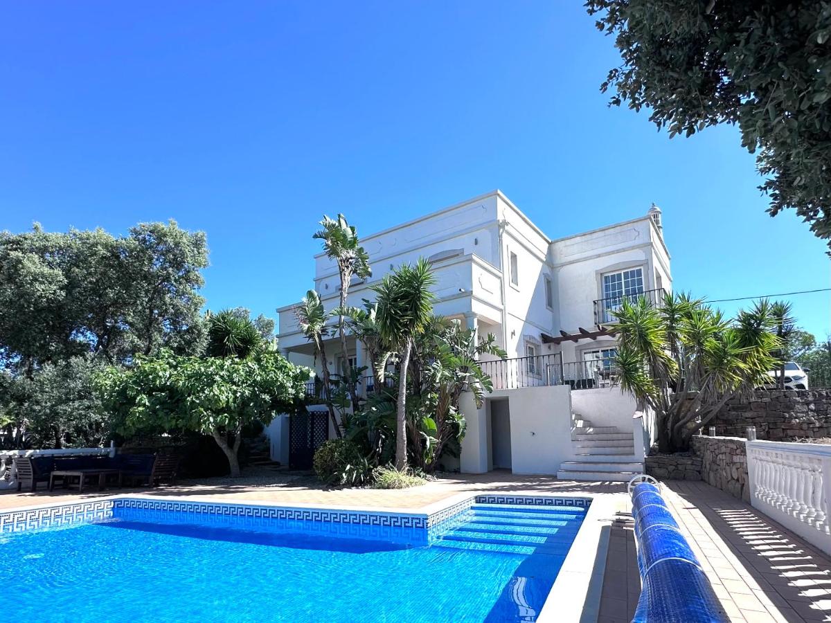 Algarve country villa near Loulé, stunning views - Bed and Breakfast Romão