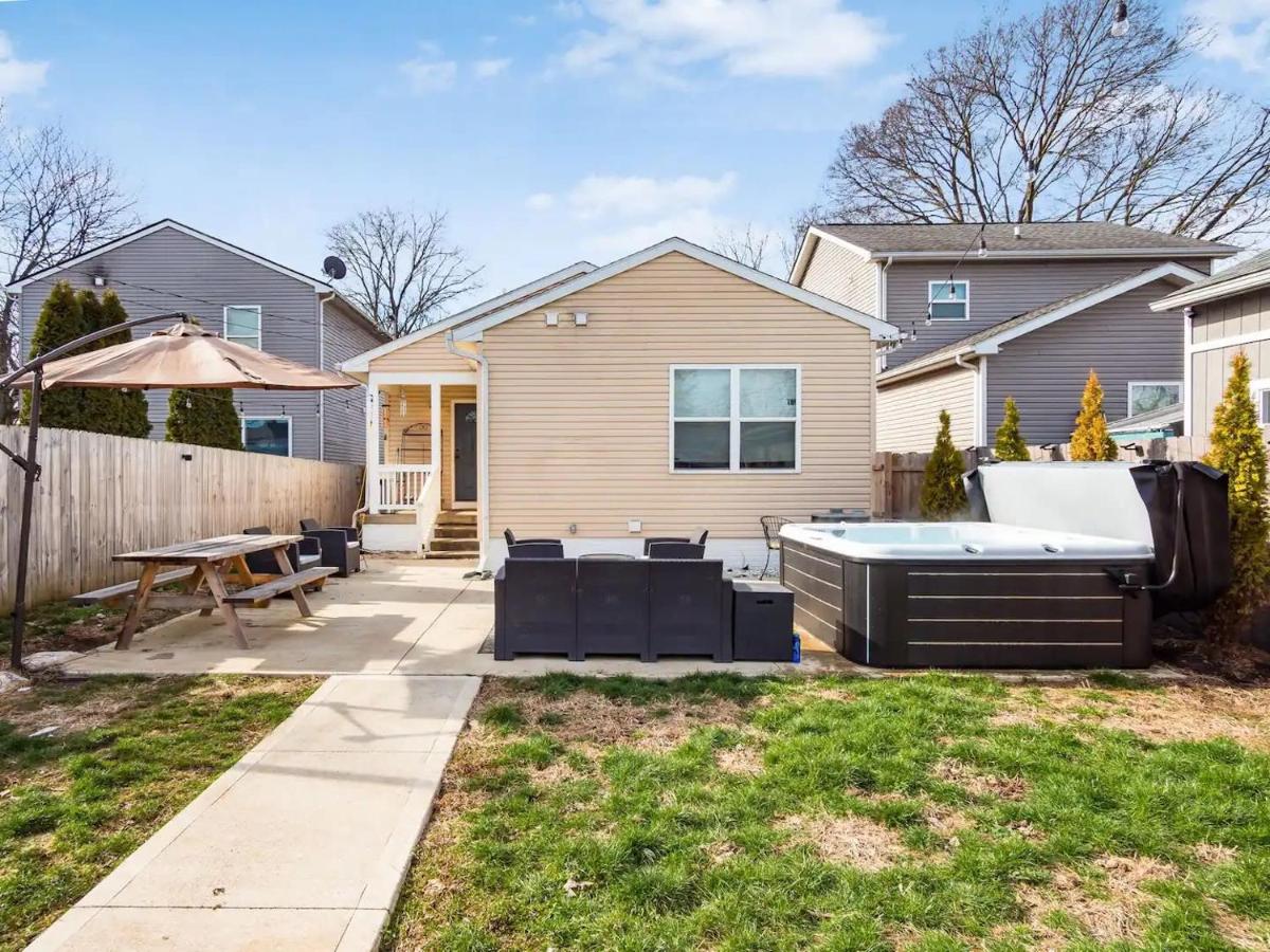 Urban Oasis w Hot Tub Near Downtown & Arena District - B&B Columbus