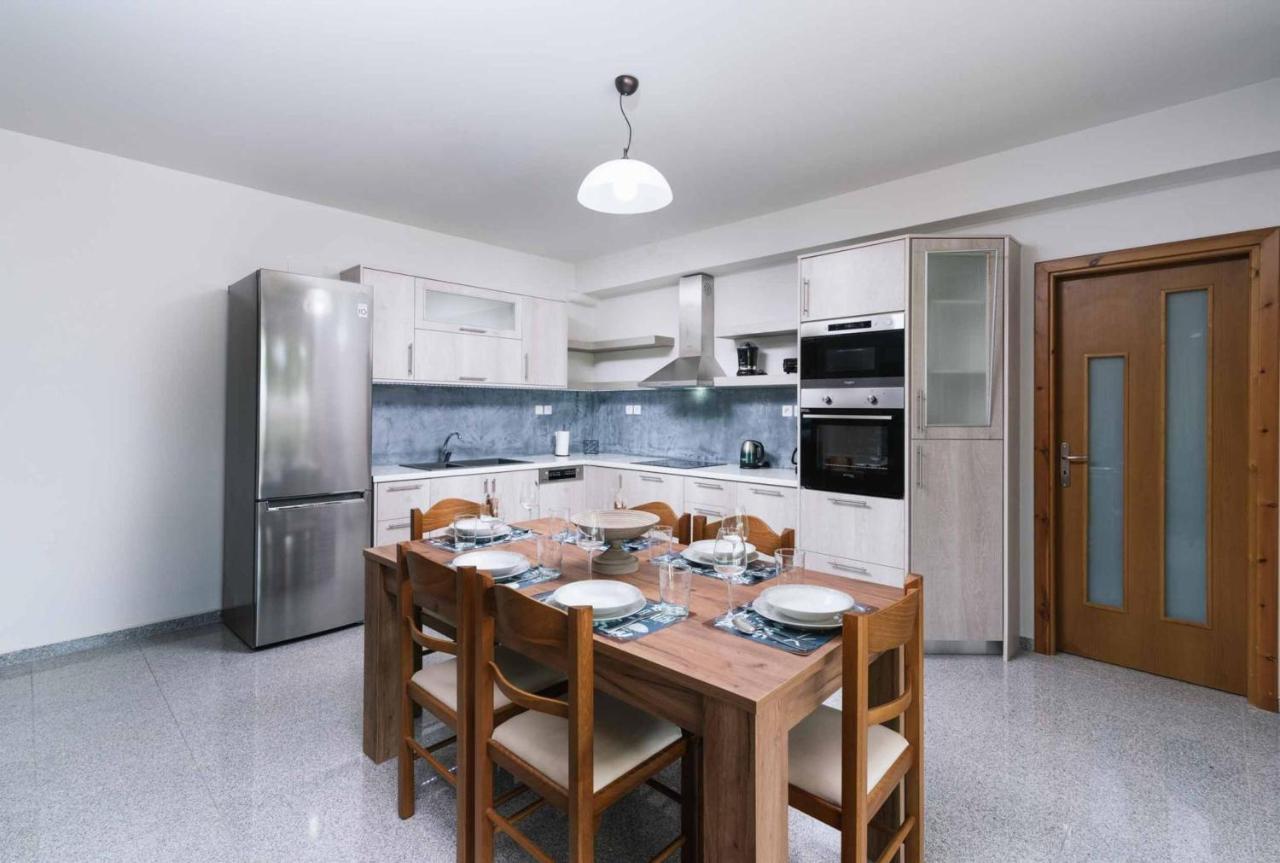 Amfithea Villas Petrokefali - Chambres d’hôtes Petrokefálion