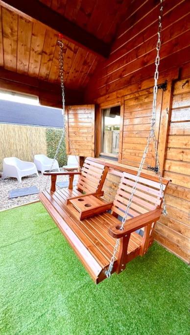 Cozy chalet with garden and jacuzzi near Amsterdam - Ferienwohnung Vijfhuizen