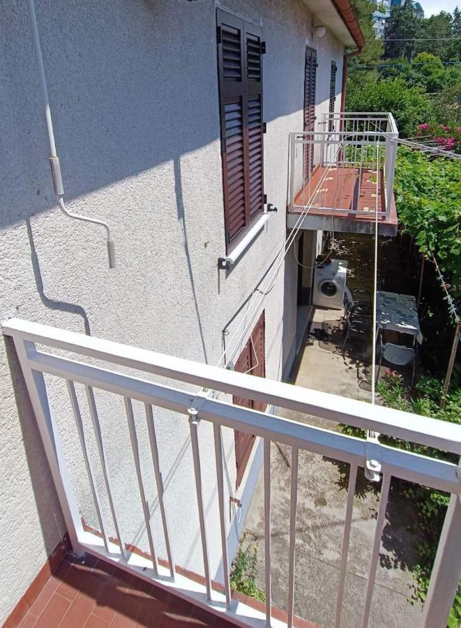 Luxury apartment Ivone with balcony and garden - Ferienwohnung