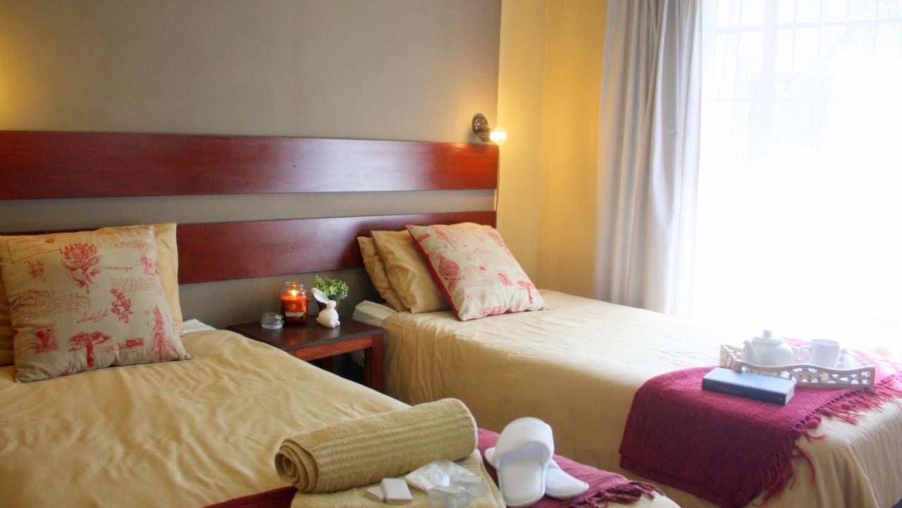 B&B Rustenburg - Honey Bee Guesthouse - Bed and Breakfast Rustenburg