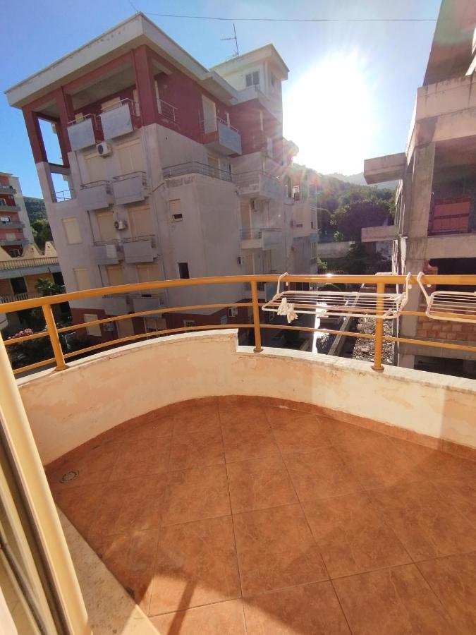 Irek's Vlora lungomare apartments - B&B
