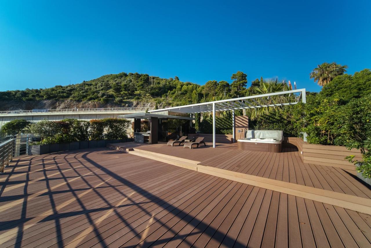 Luxury Waterfront Villa at Dukly Gardens - B&B Budua