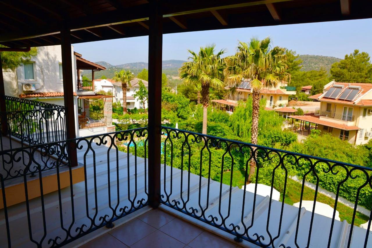 Villa with a private pool and mountain view in a quiet area next to fores - B&B