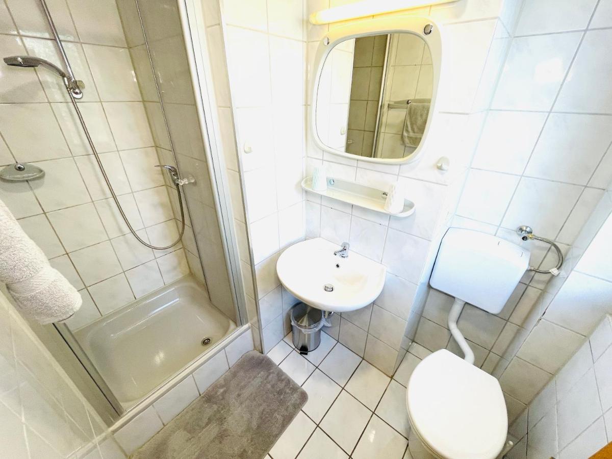 Tweepersoonskamer met een Eigen Externe Badkamer