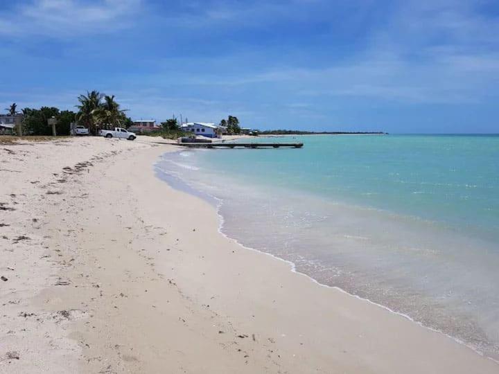 El Combate Oceanview Condo with Pool and Smart TV - B&B