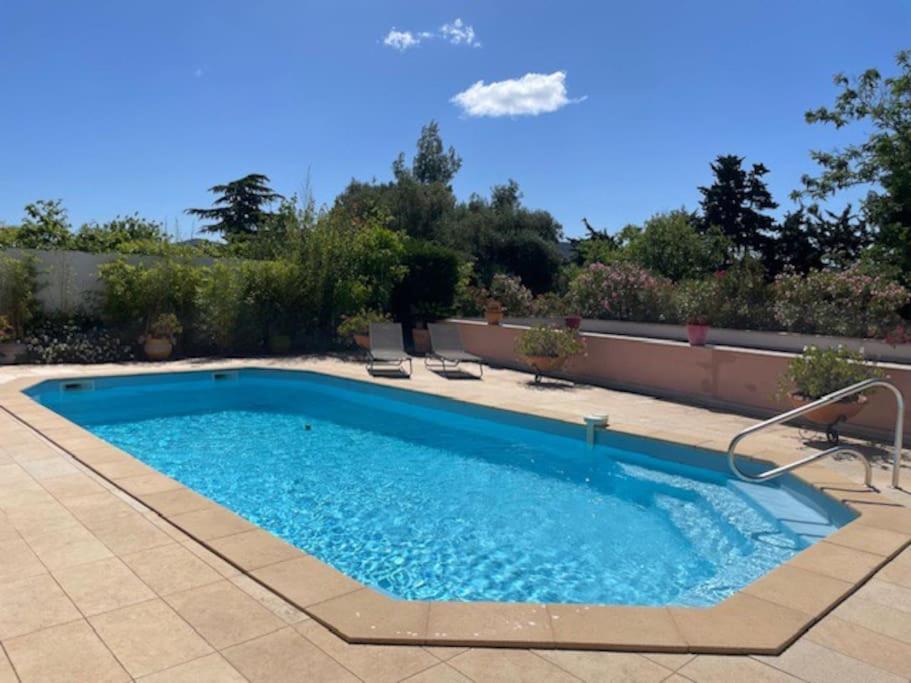 La Dolce Vita - Confortable T2 en rez-de-jardin devant piscine - B&B Saint-Cyr-sur-Mer