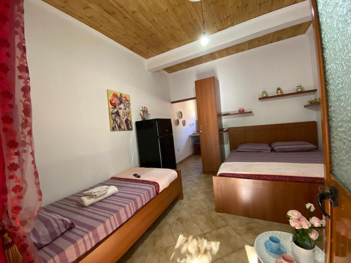 Ramo's Charming Studio Apartment with Sunlit Veranda - 1st - B&B Valona