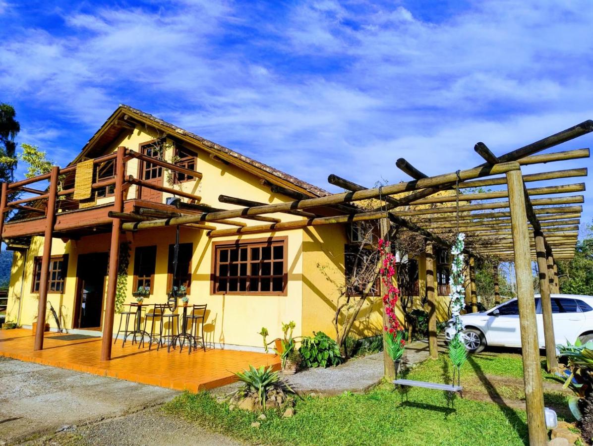 Chalés Pousada Malacara - B&B