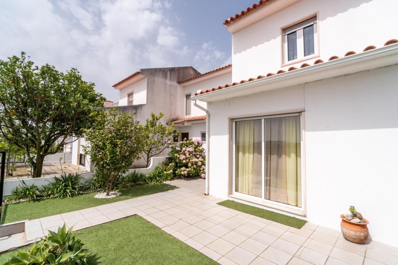 Nazare with Garden and Barbecue - B&B Nazaré