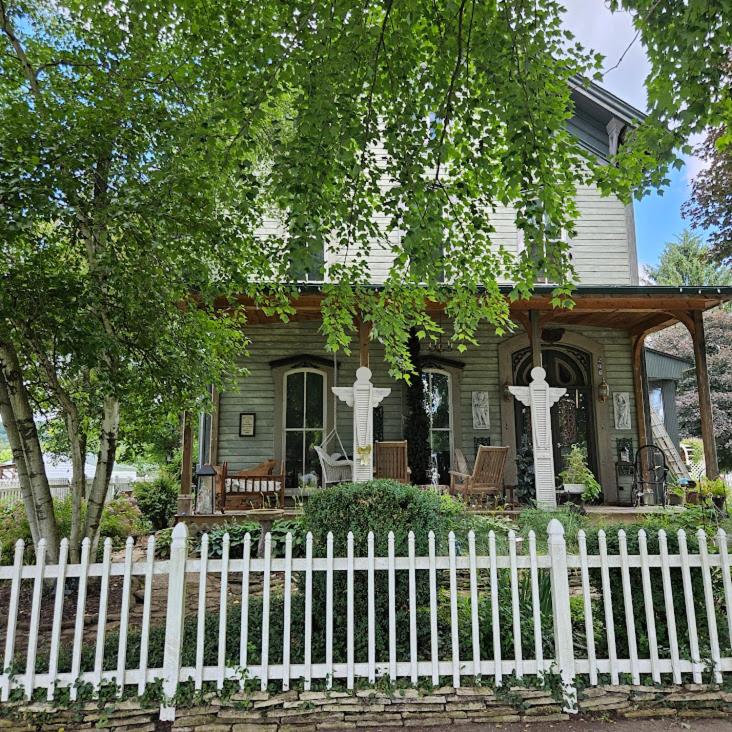 1873 Victorian Rose B & B - B&B