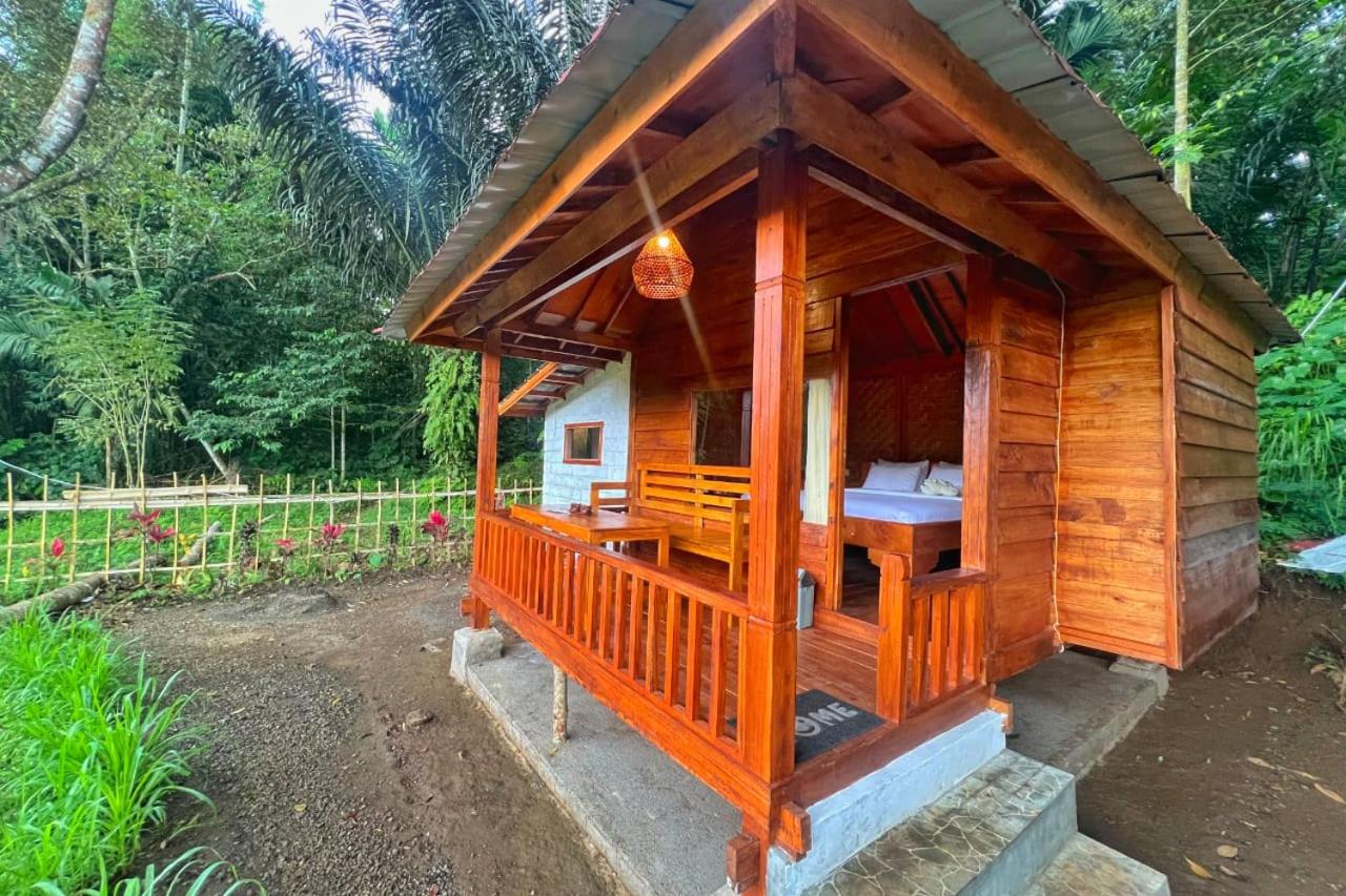 Aulia Bungalows - Bed and Breakfast