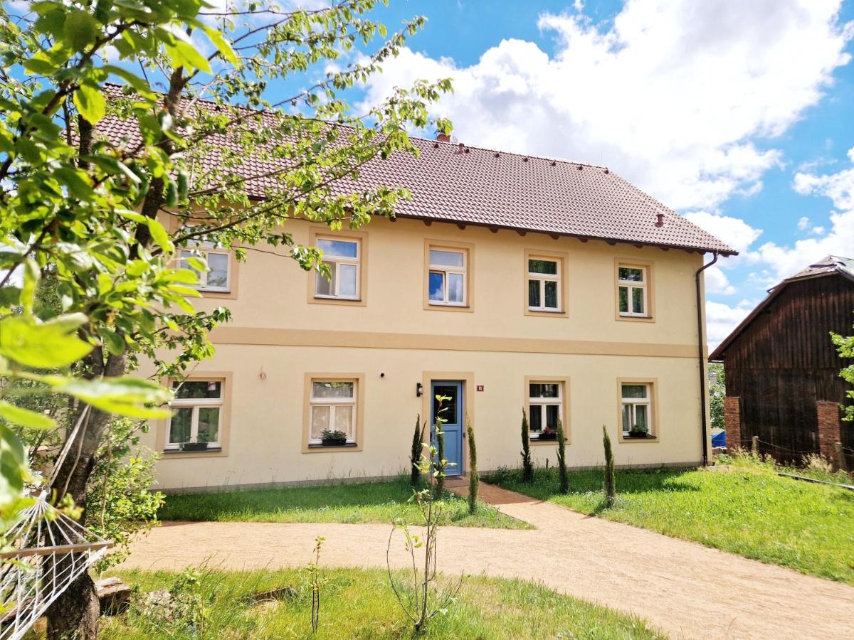 VILLA FOLLEMIRA cz - kitchen - garden - bike storage - B&B