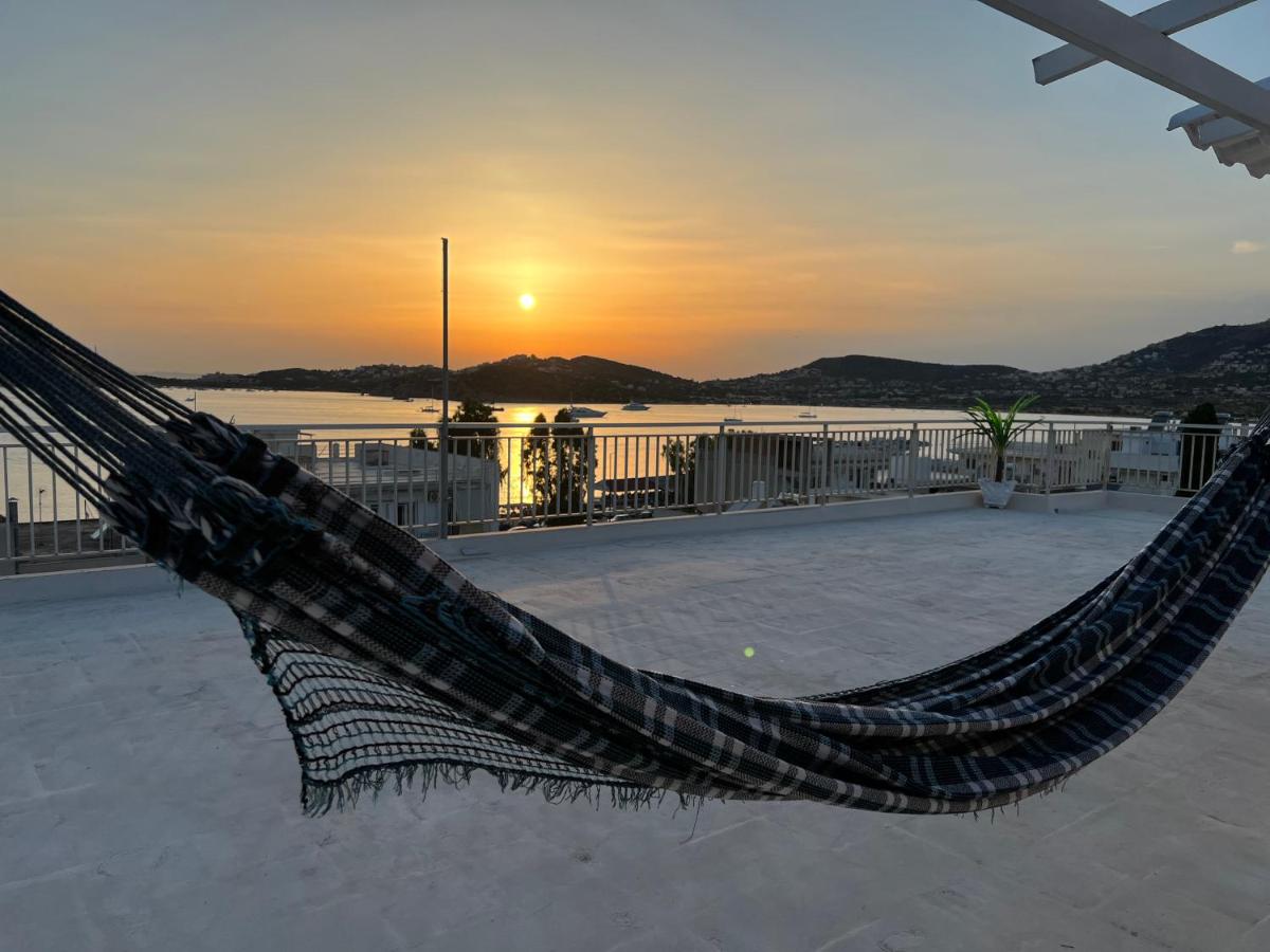 Athens Palaia Fokaia Entire Flat 2 bedrooms with panoramic sea views and a massive veranda , only steps away from the beach and amenities - B&B