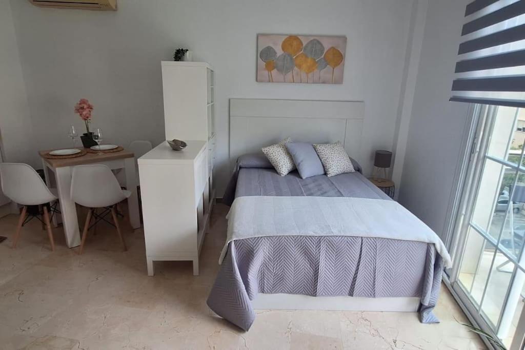 Room City Estepona Estudio Mar - B&B